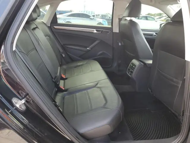 2018 VOLKSWAGEN PASSAT SE  