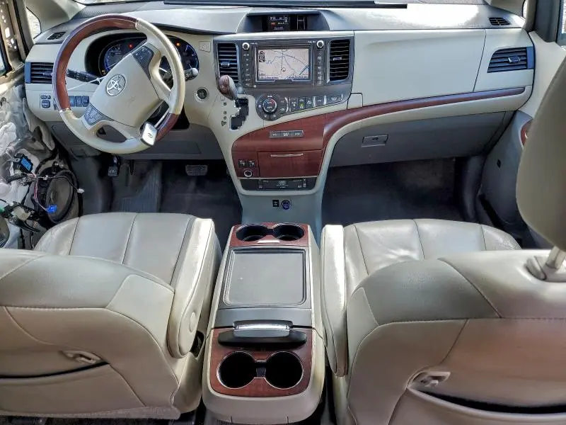 2014 TOYOTA SIENNA XLE  