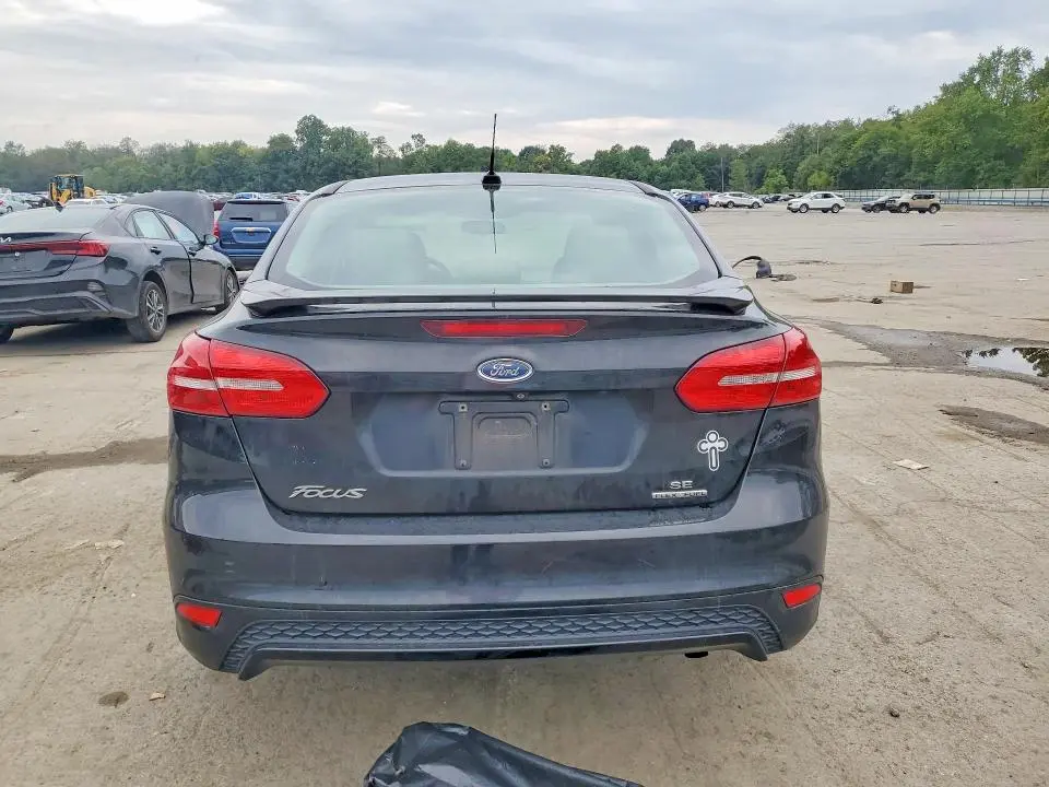 2015 FORD FOCUS SE  