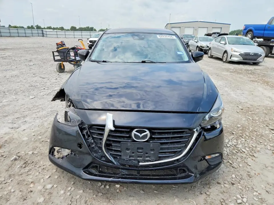 2018 MAZDA 3 TOURING  