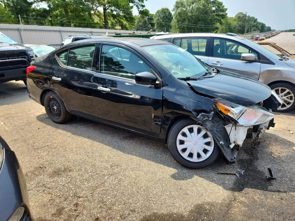 2019 NISSAN VERSA SV  