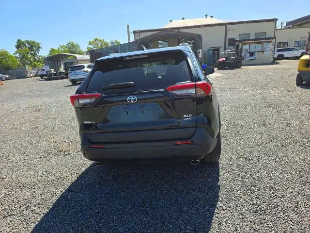 2025 TOYOTA RAV4 XLE  