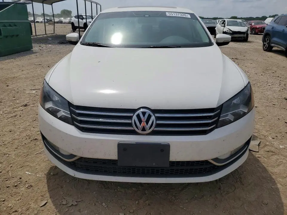 2015 VOLKSWAGEN PASSAT SE  