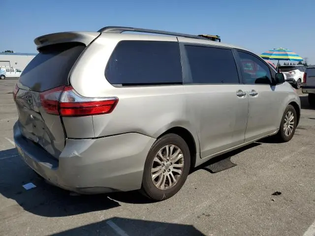 2017 TOYOTA SIENNA XLE  