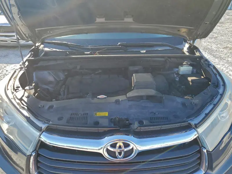 2016 TOYOTA HIGHLANDER LE  