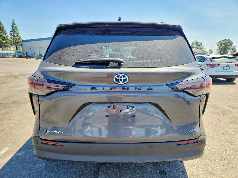 2025 TOYOTA SIENNA XLE 7-PASSENGER  