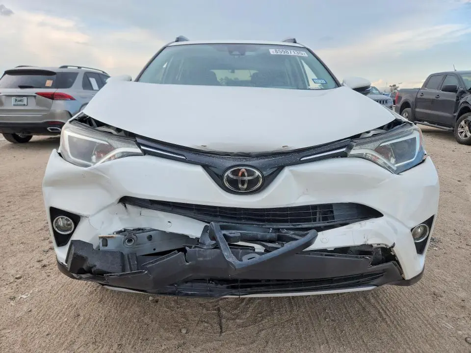 2017 TOYOTA RAV4 XLE  