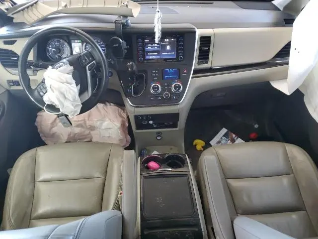 2018 TOYOTA SIENNA XLE  