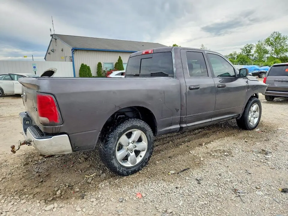 2016 RAM 1500 SLT  