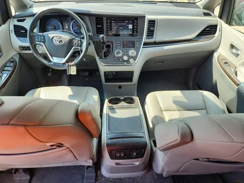 2019 TOYOTA SIENNA XLE 8-PASSENGER  