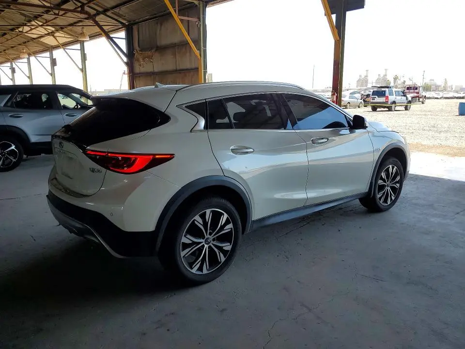 2019 INFINITI QX30 LUXE  