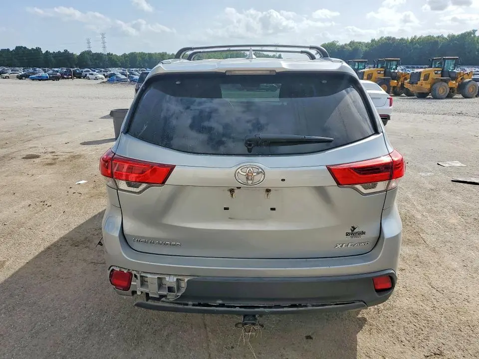2019 TOYOTA HIGHLANDER XLE  