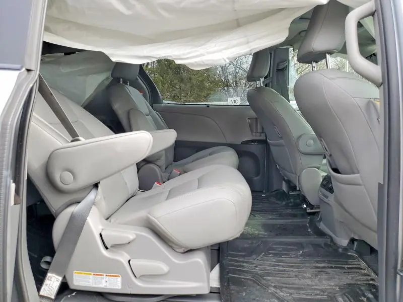 2018 TOYOTA SIENNA   