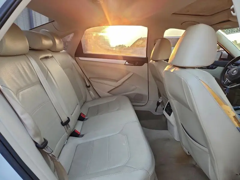 2013 VOLKSWAGEN PASSAT SE  