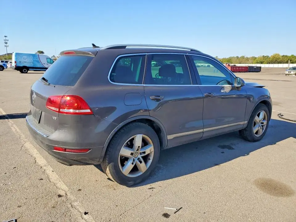 2011 VOLKSWAGEN TOUAREG V6  