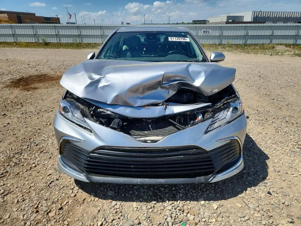2021 TOYOTA CAMRY XLE  