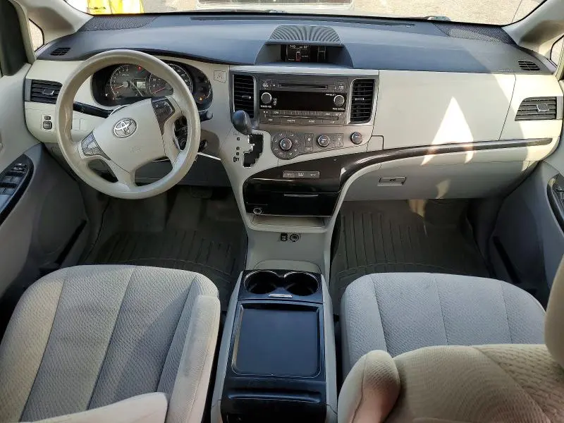 2011 TOYOTA SIENNA LE  
