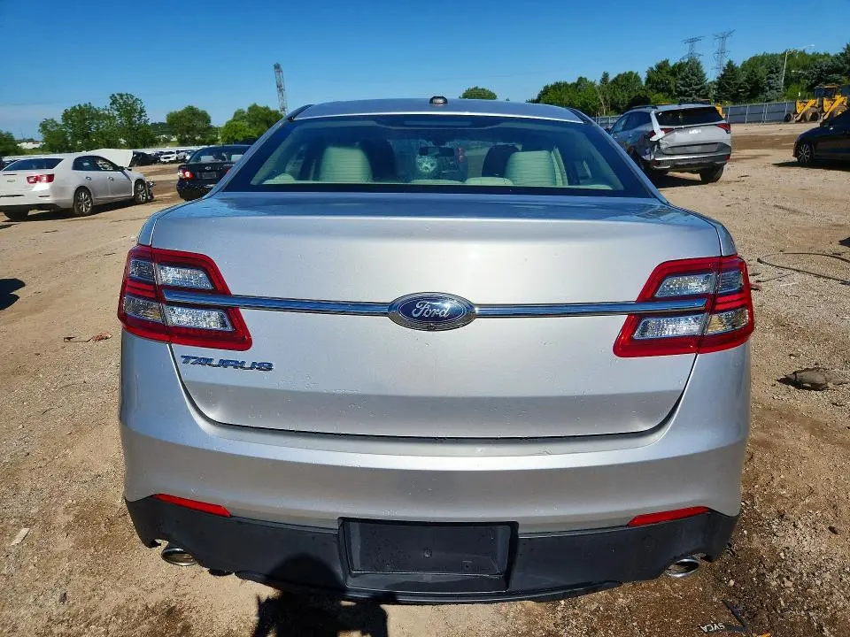2017 FORD TAURUS SE  