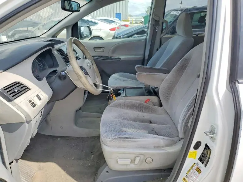 2012 TOYOTA SIENNA LE 8-PASSENGER  