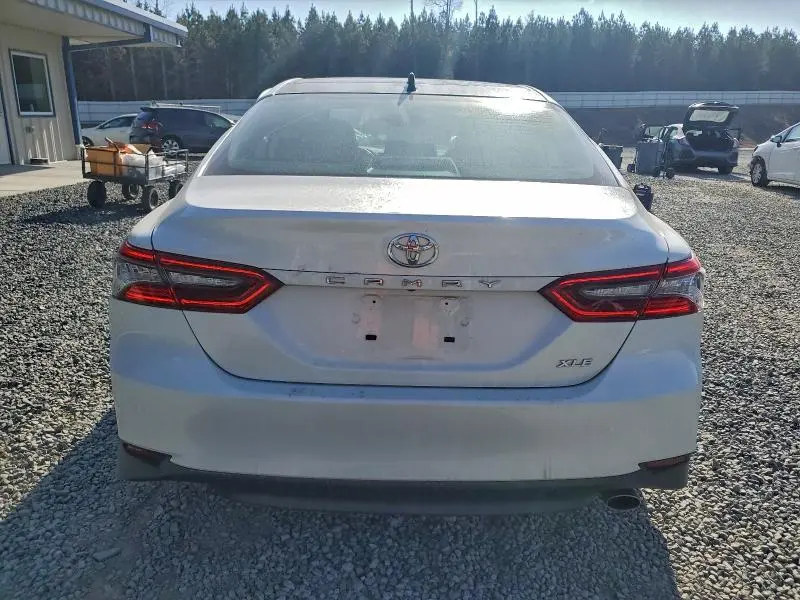 2021 TOYOTA CAMRY XLE  