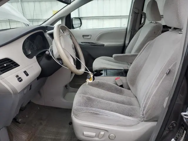 2014 TOYOTA SIENNA LE  