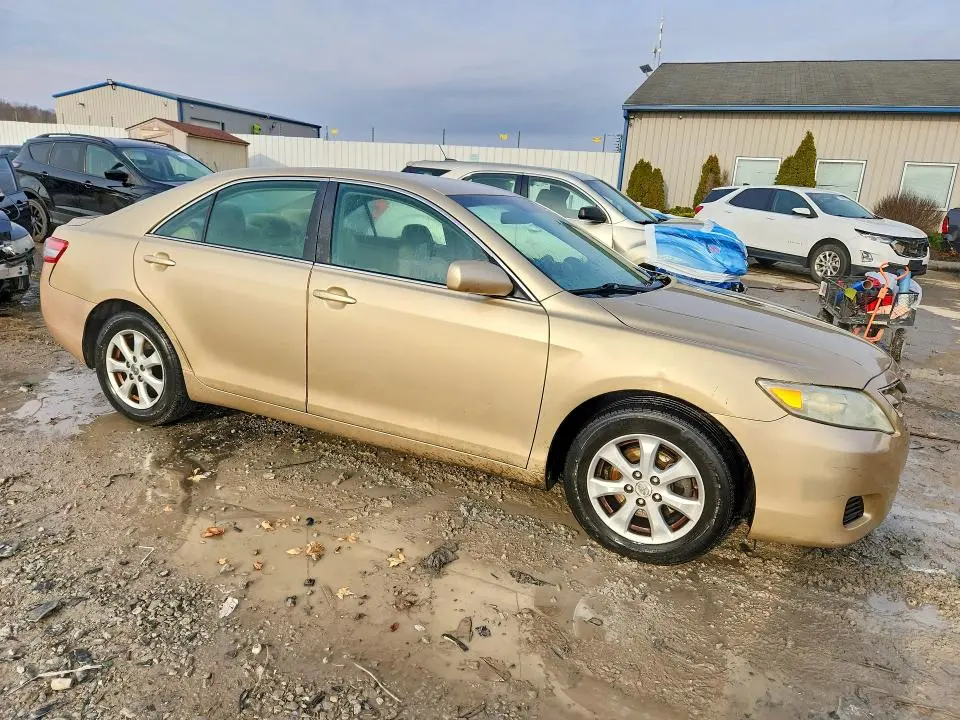2011 TOYOTA CAMRY LE  