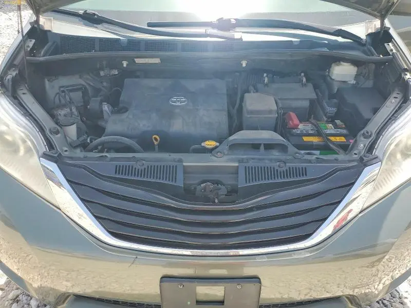 2011 TOYOTA SIENNA   
