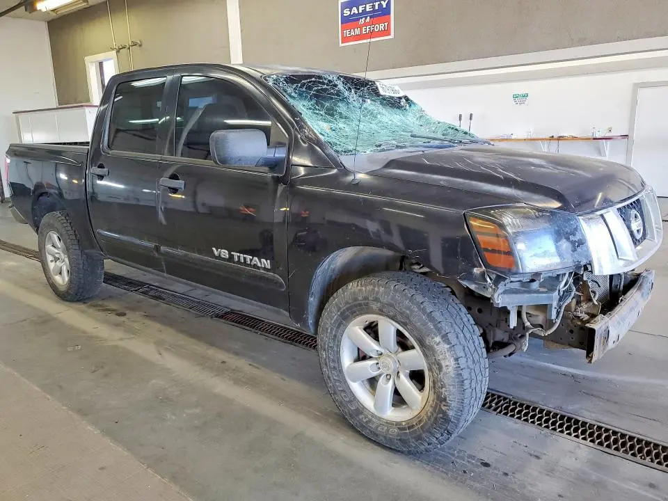 2010 NISSAN TITAN SE  