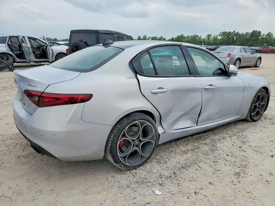 2022 ALFA ROMEO GIULIA SUPER  