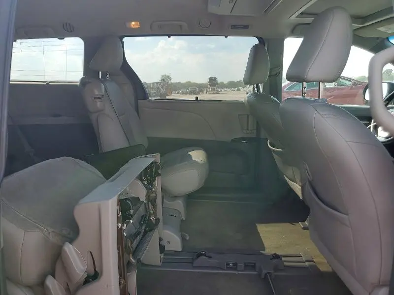 2017 TOYOTA SIENNA XLE PREMIUM 8-PASSENGER  