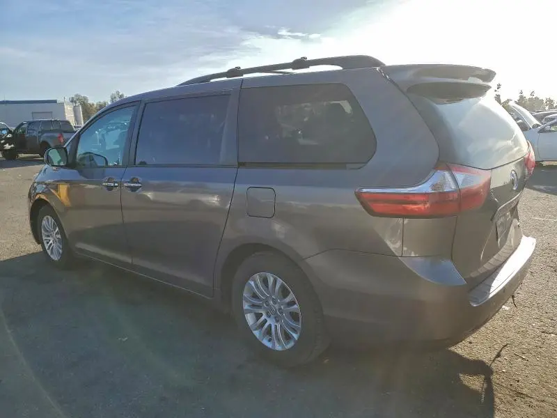 2016 TOYOTA SIENNA XLE  