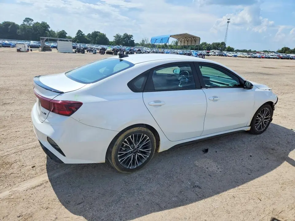 2023 KIA FORTE GT LINE  