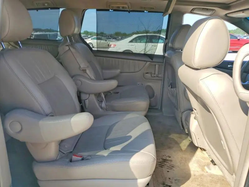 2010 TOYOTA SIENNA XLE  