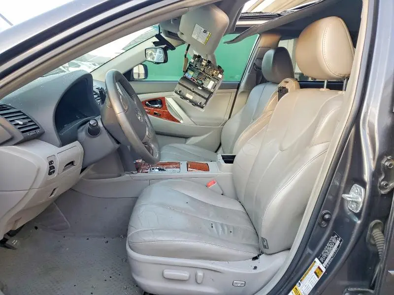 2011 TOYOTA CAMRY XLE  