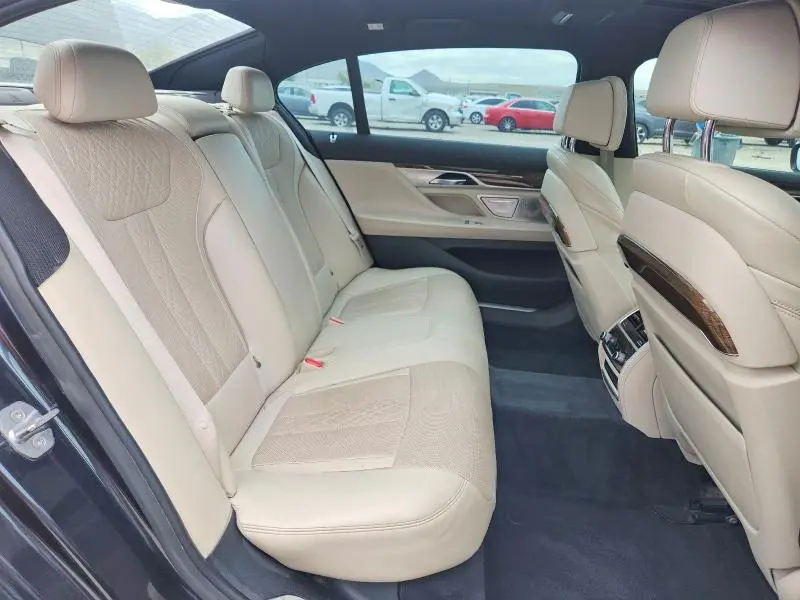 2016 BMW 750 XI  