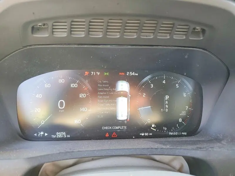 2021 VOLVO XC90 T6 MOMENTUM  