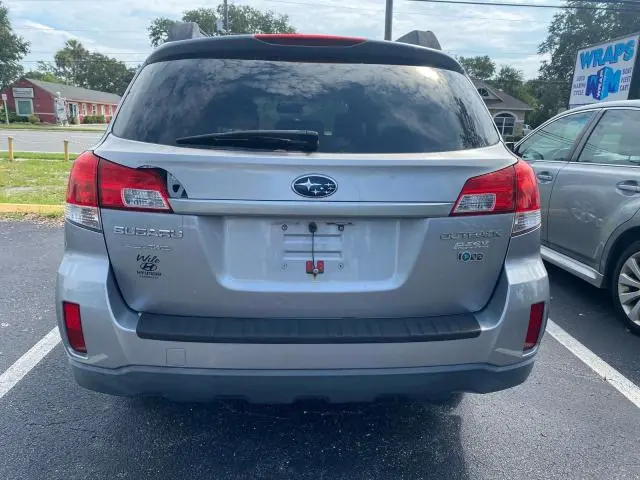 2010 SUBARU OUTBACK 2.5I LIMITED  