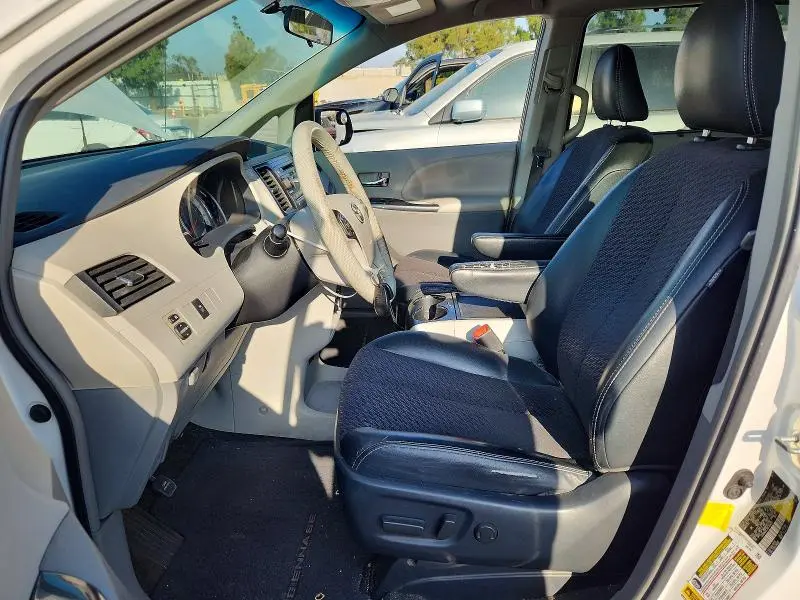 2011 TOYOTA SIENNA SPORT  