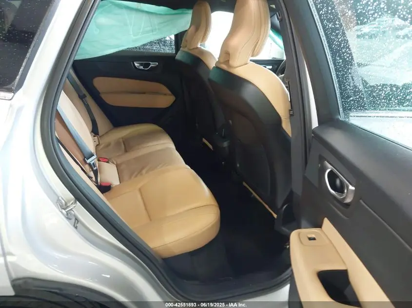 2020 VOLVO XC60 T5 MOMENTUM