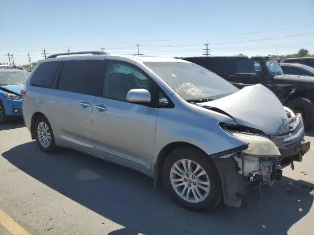 2016 TOYOTA SIENNA XLE  