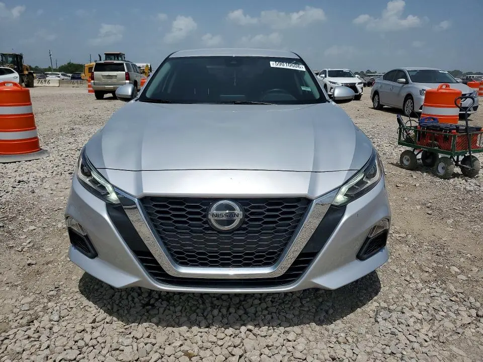 2022 NISSAN ALTIMA SV  