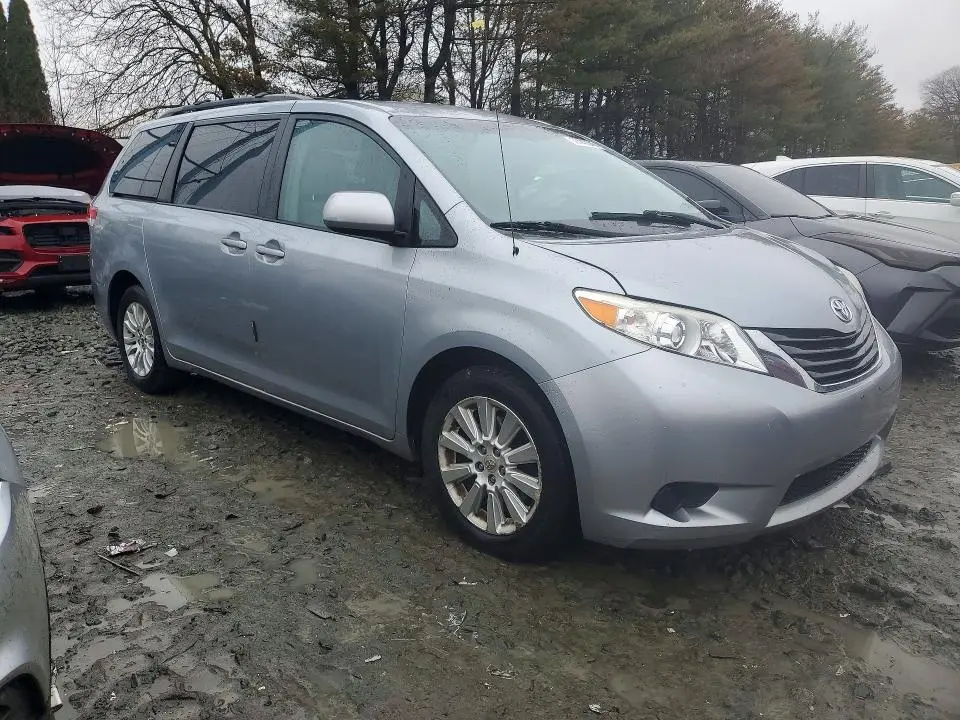 2011 TOYOTA SIENNA LE  