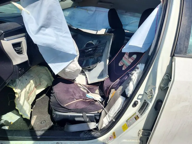 2015 TOYOTA COROLLA LE PLUS  