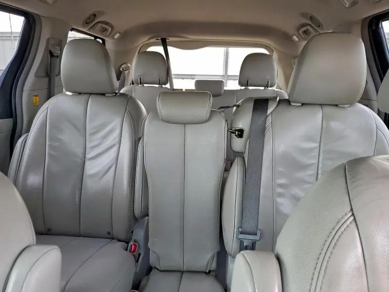 2013 TOYOTA SIENNA XLE  