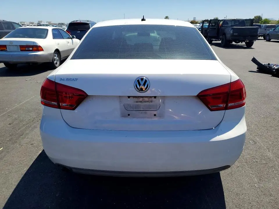 2013 VOLKSWAGEN PASSAT S  