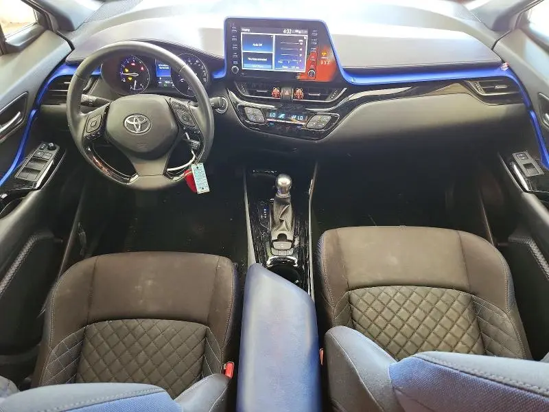 2020 TOYOTA C-HR XLE  
