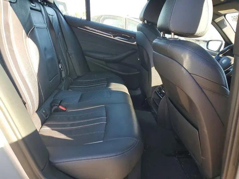 2019 BMW 530XE   