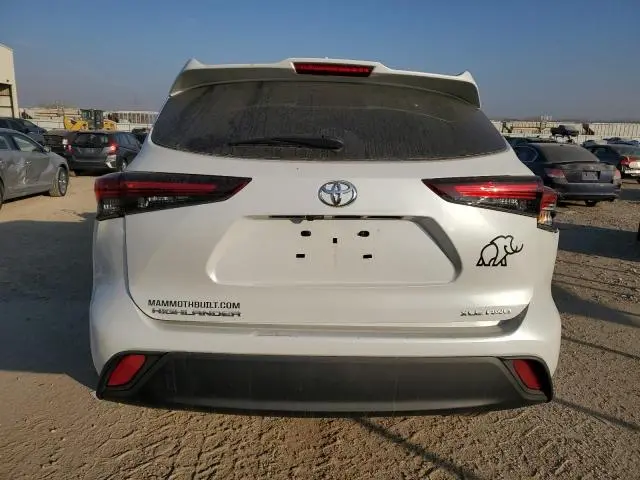 2024 TOYOTA HIGHLANDER LE  