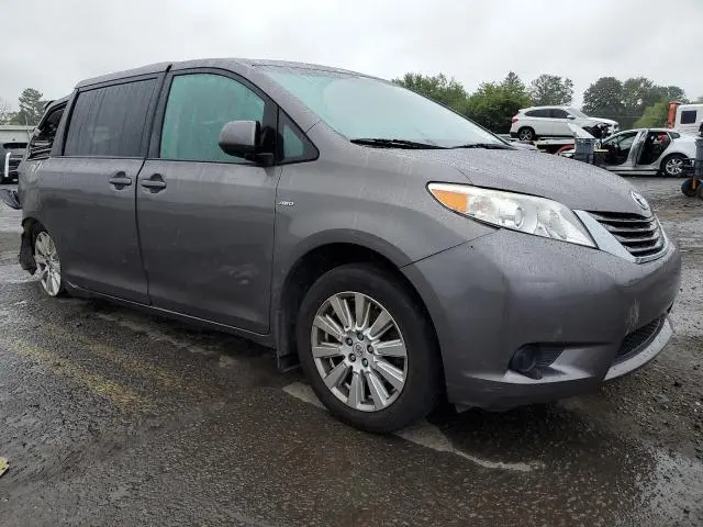 2017 TOYOTA SIENNA LE  