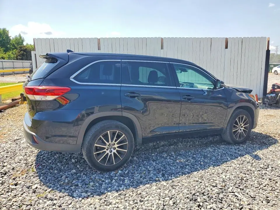 2018 TOYOTA HIGHLANDER SE  